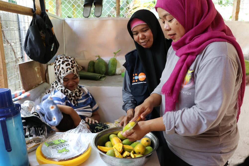 WFS facilitators in other municipalities are also trained to implement the Positive Deviance/Hearth (PDH) programme. These are facilitators from Talitay preparing nutritious food for the first day of the programme. Photo: UNFPA Philippines / Kristine Sabillo Guerrero