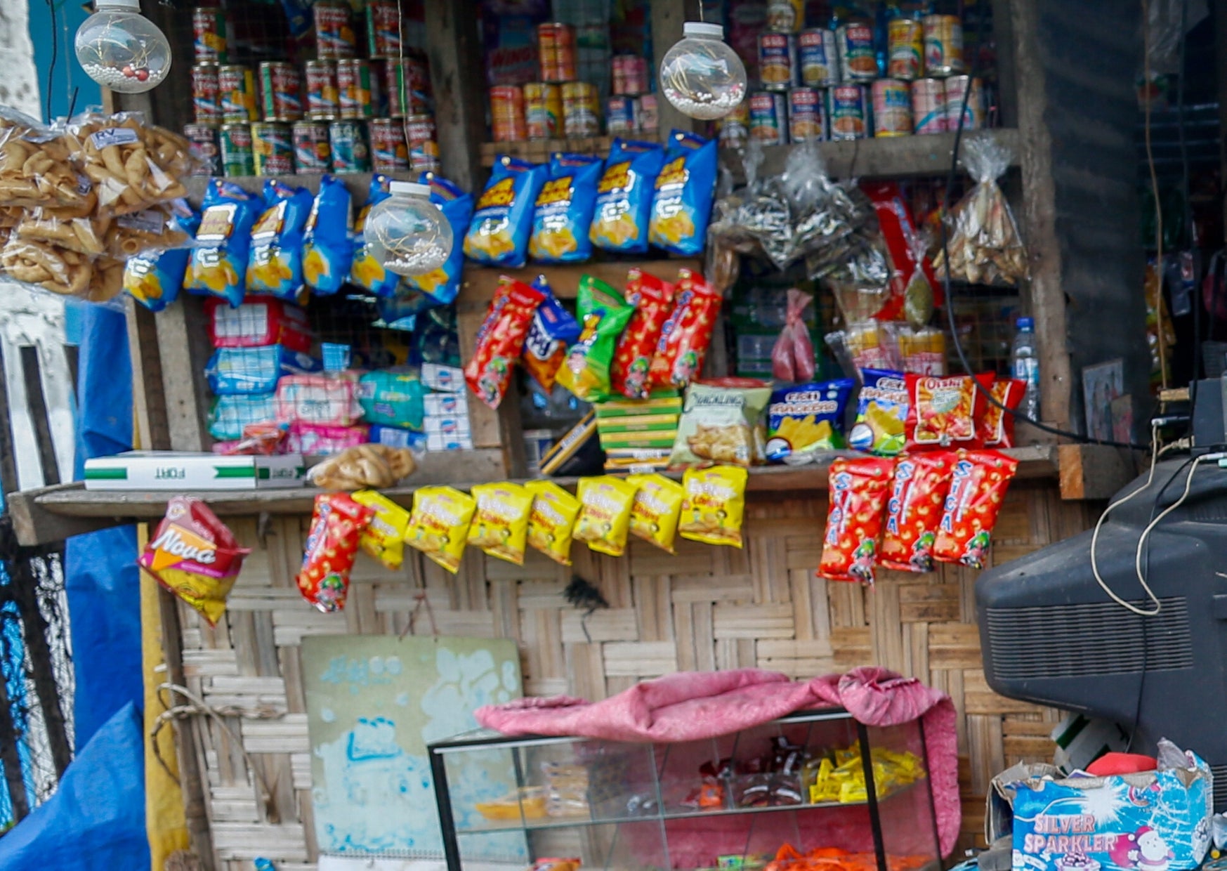 UNFPA's Cash for Protection initiative fills Sarah’s store with supplies and her heart with hope and confidence.  ⓒ UNFPA Philippines