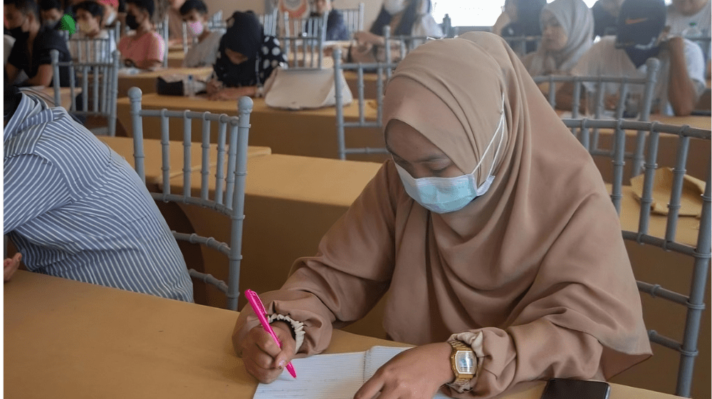 Saima takes notes before her presentation on raising awareness of GBV / Photo by Vonna Vista © UNFPA Philippines