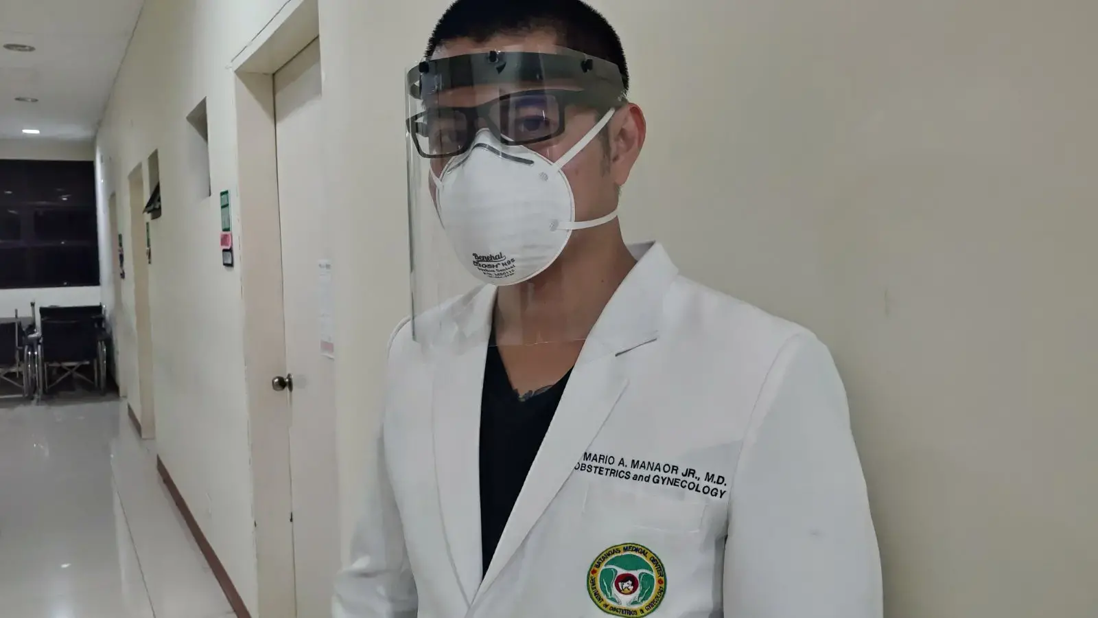 Despite the Dual Challenge of Volcano Eruption and COVID-19, Young Doctor Does Not Leave the Hospital