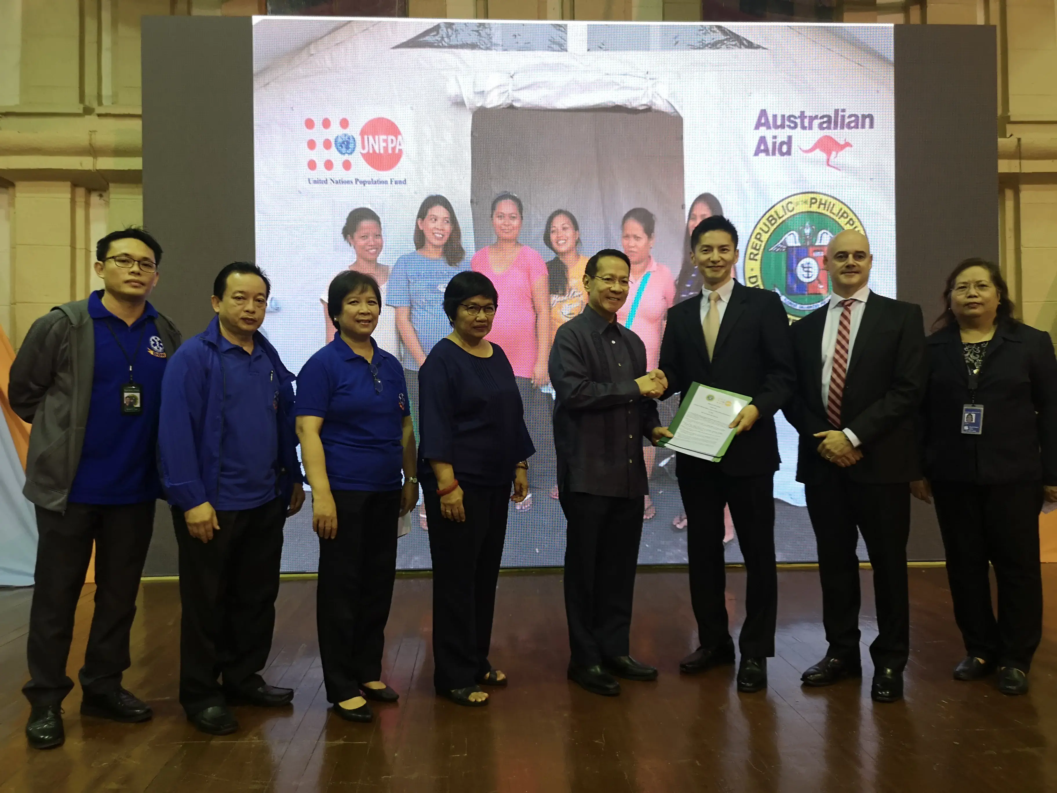 Australia and UNFPA hand over emergency maternity tents to DOH 